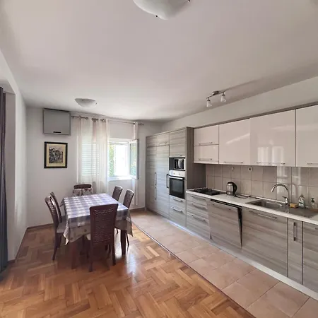 Apartment Belani, Own Parking Tivat Buitenkant foto