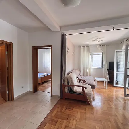 Apartment Belani, Own Parking Tivat Buitenkant foto
